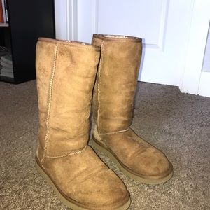 Classic chestnut uggs size 9